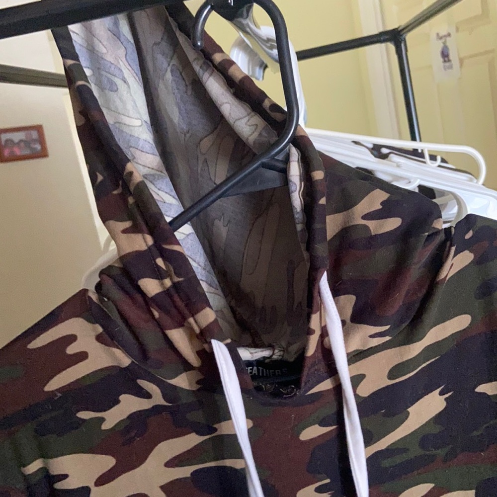 Camouflage dress with long sleeves and hoodie